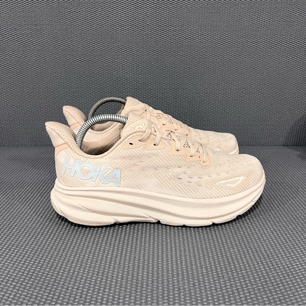 Hoka One One Clifton 9 Sand Womens Athletic Running Cross Training Sneakers Sz 9